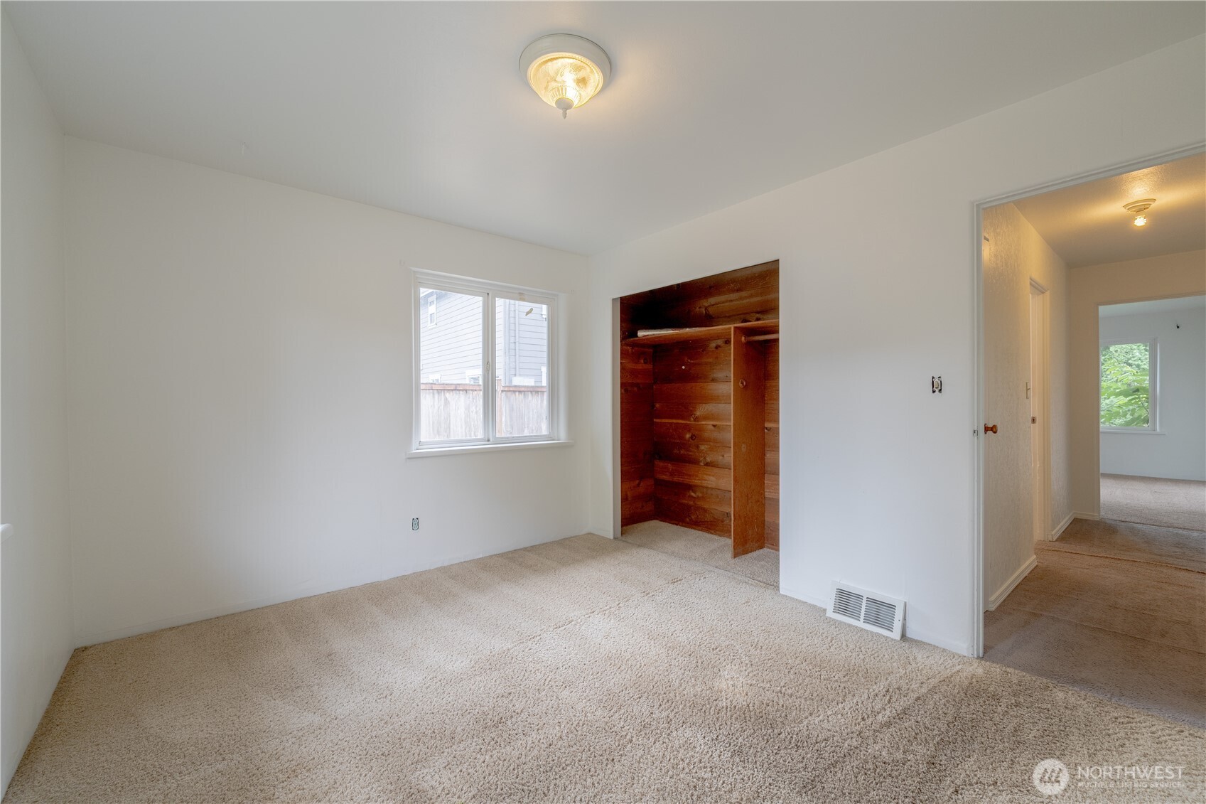648 Smith Street Property Photo 32