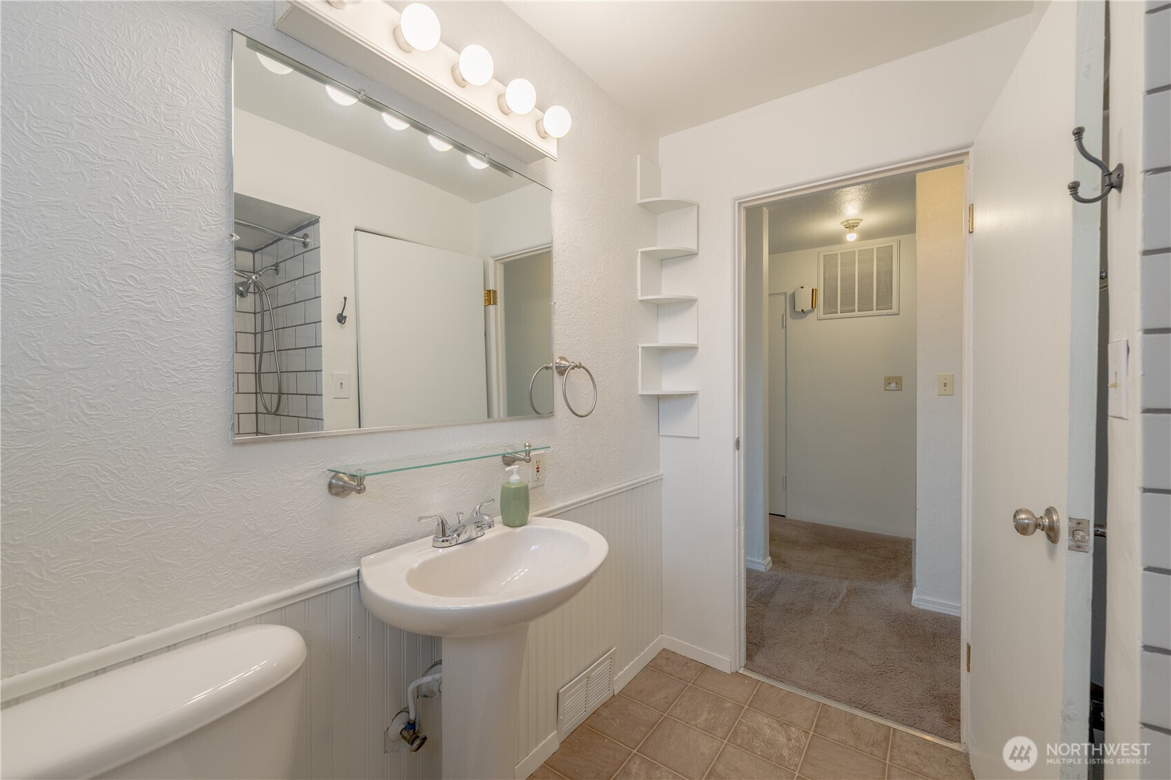 648 Smith Street Property Photo 34