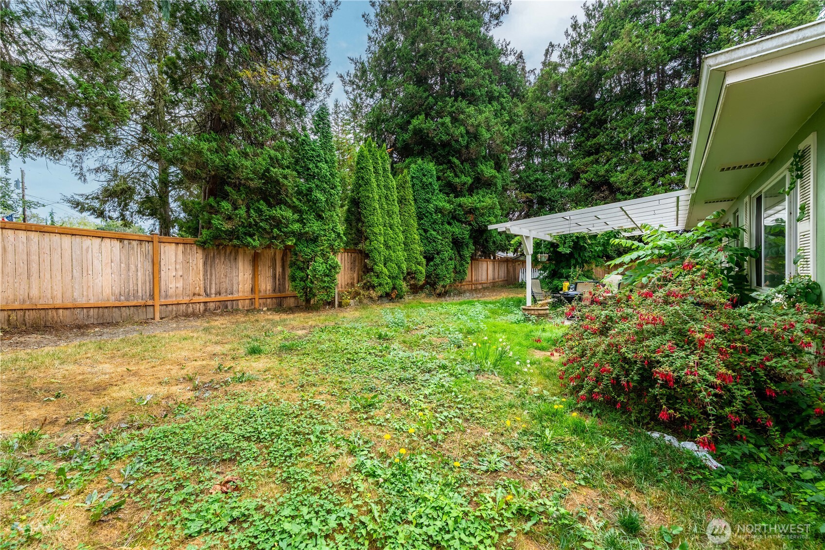648 Smith Street Property Photo 37