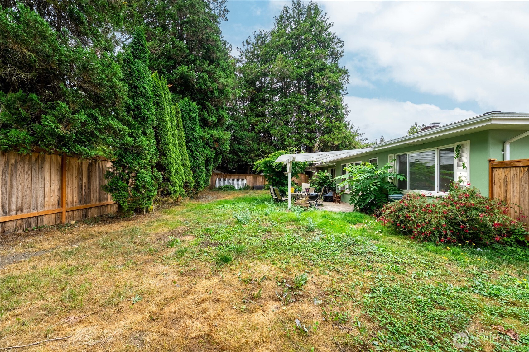 648 Smith Street Property Photo 38
