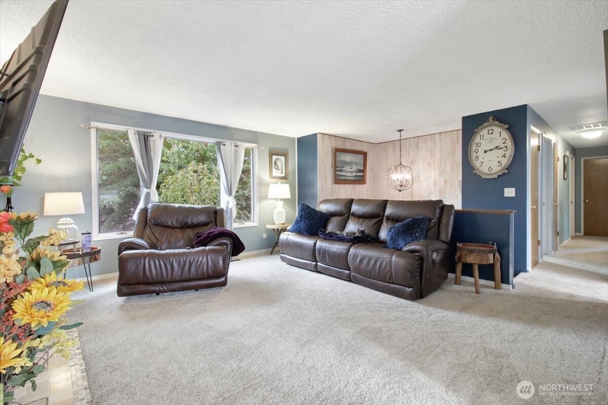 6706 22nd Drive Property Photo 4