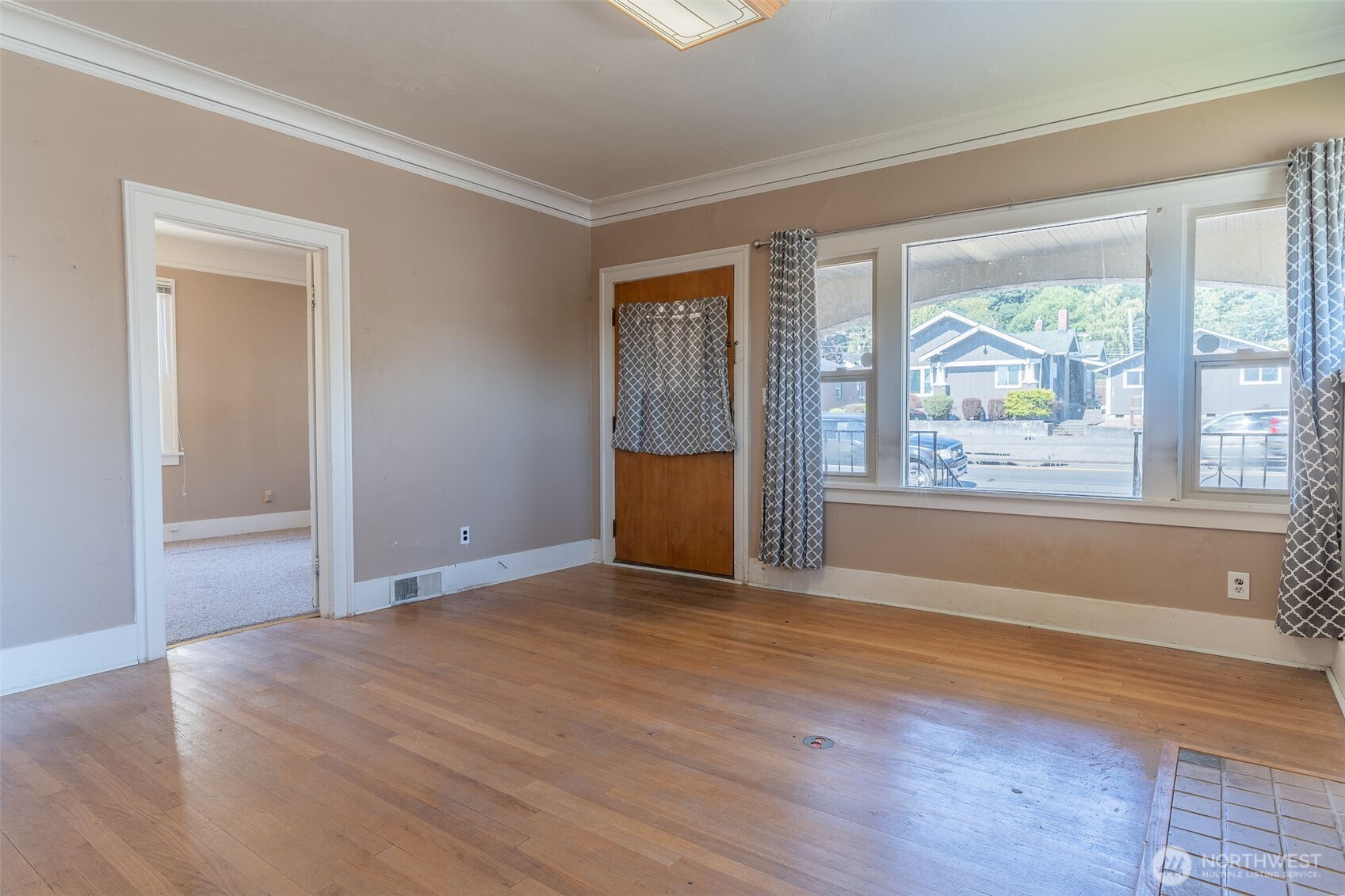 1079 S Market Boulevard Property Photo 7