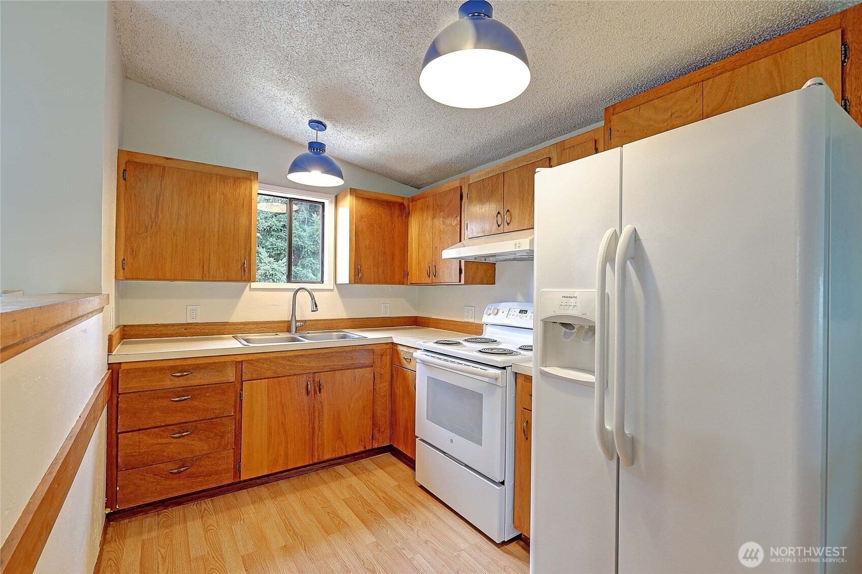 921 James Way Property Photo 10