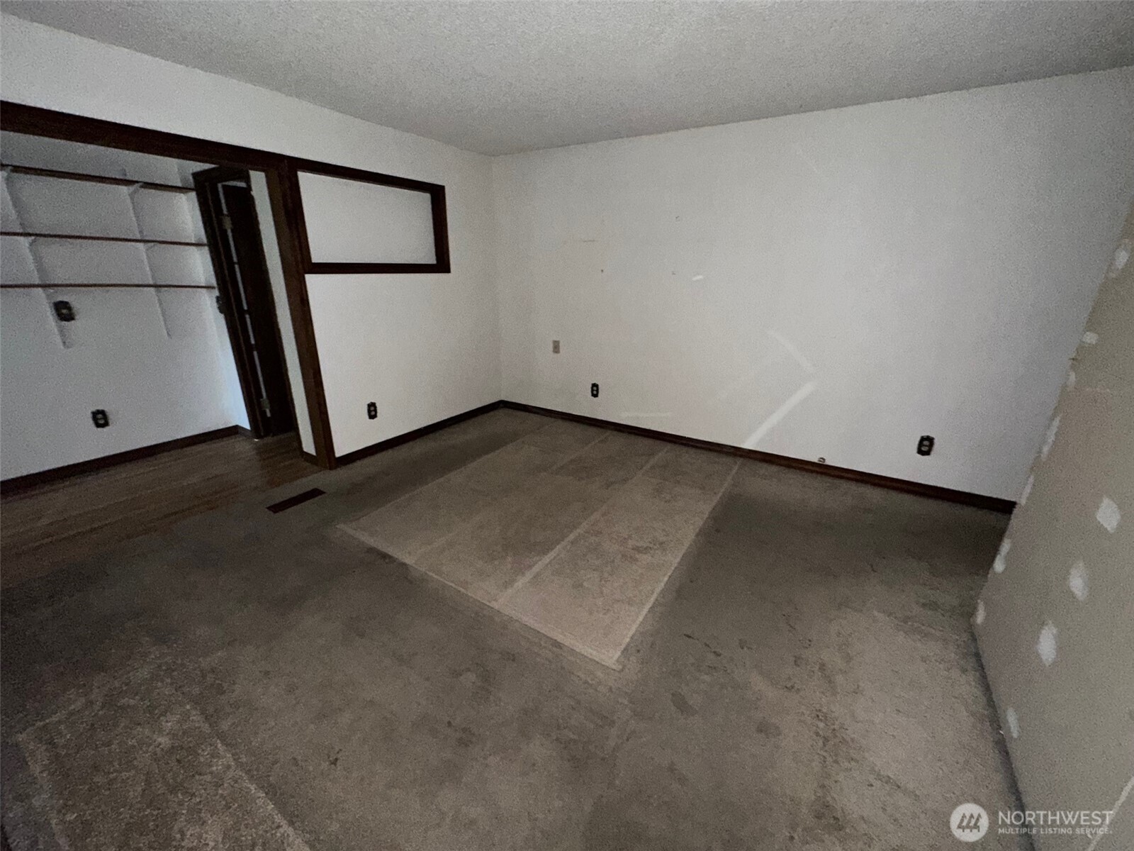 34 E Glass Avenue Property Photo 3
