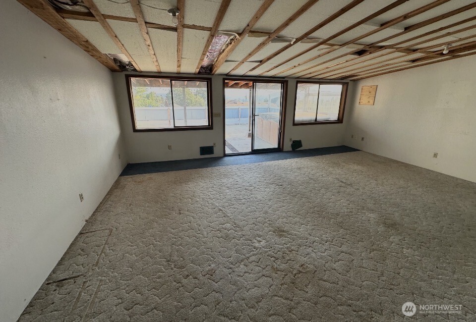 34 E Glass Avenue Property Photo 11