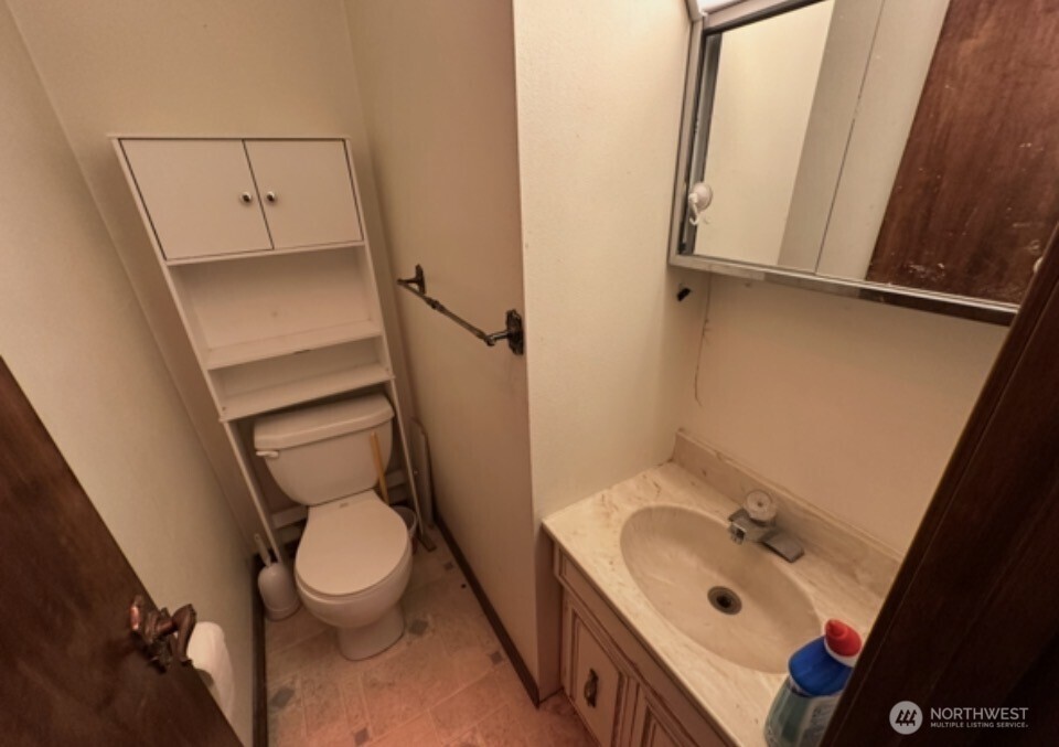 34 E Glass Avenue Property Photo 18