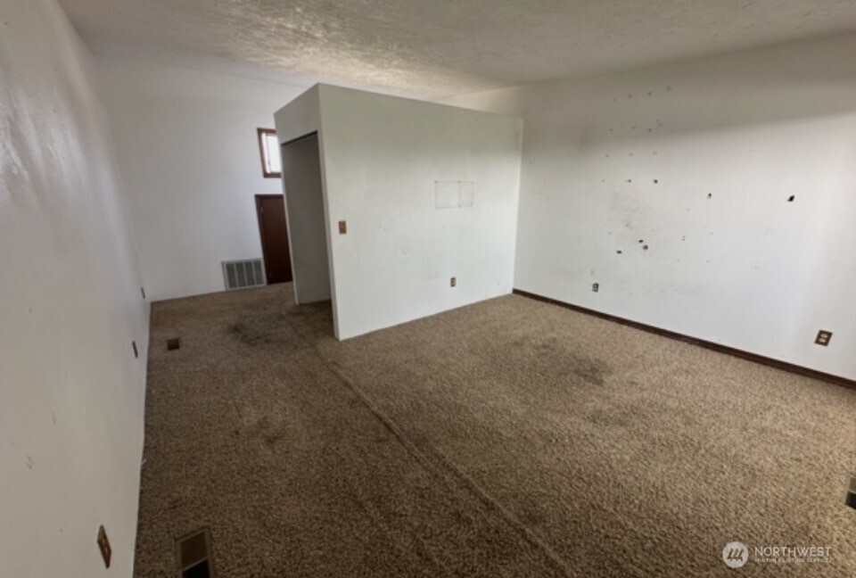 34 E Glass Avenue Property Photo 22