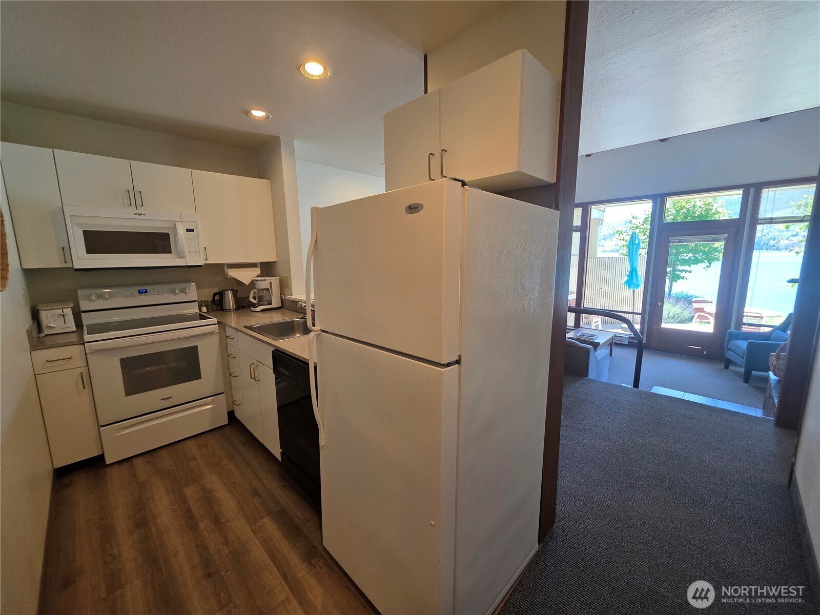 1 Nekquelekin 413-e Property Photo 9