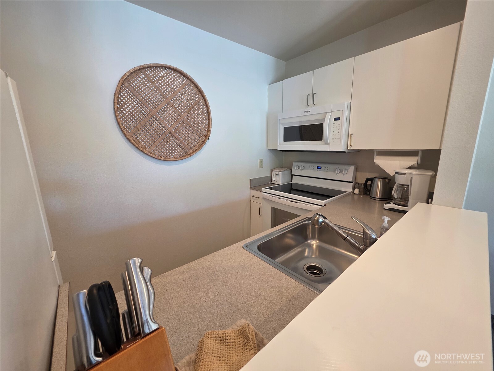 1 Nekquelekin 413-e Property Photo 10