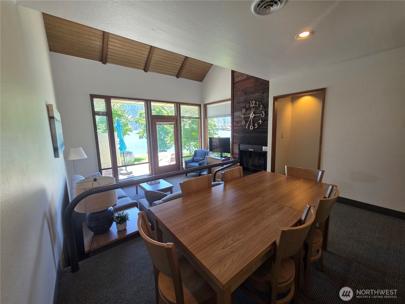 1 Nekquelekin 413-e Property Photo 11