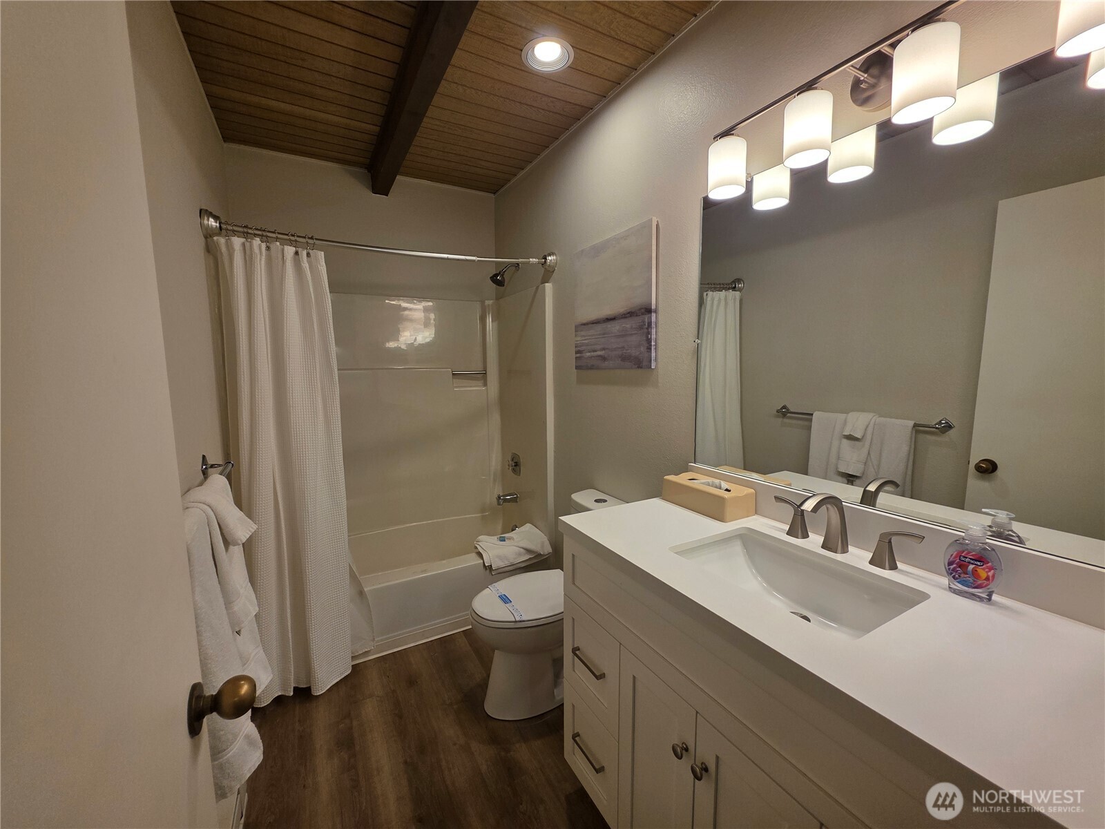 1 Nekquelekin 413-e Property Photo 16