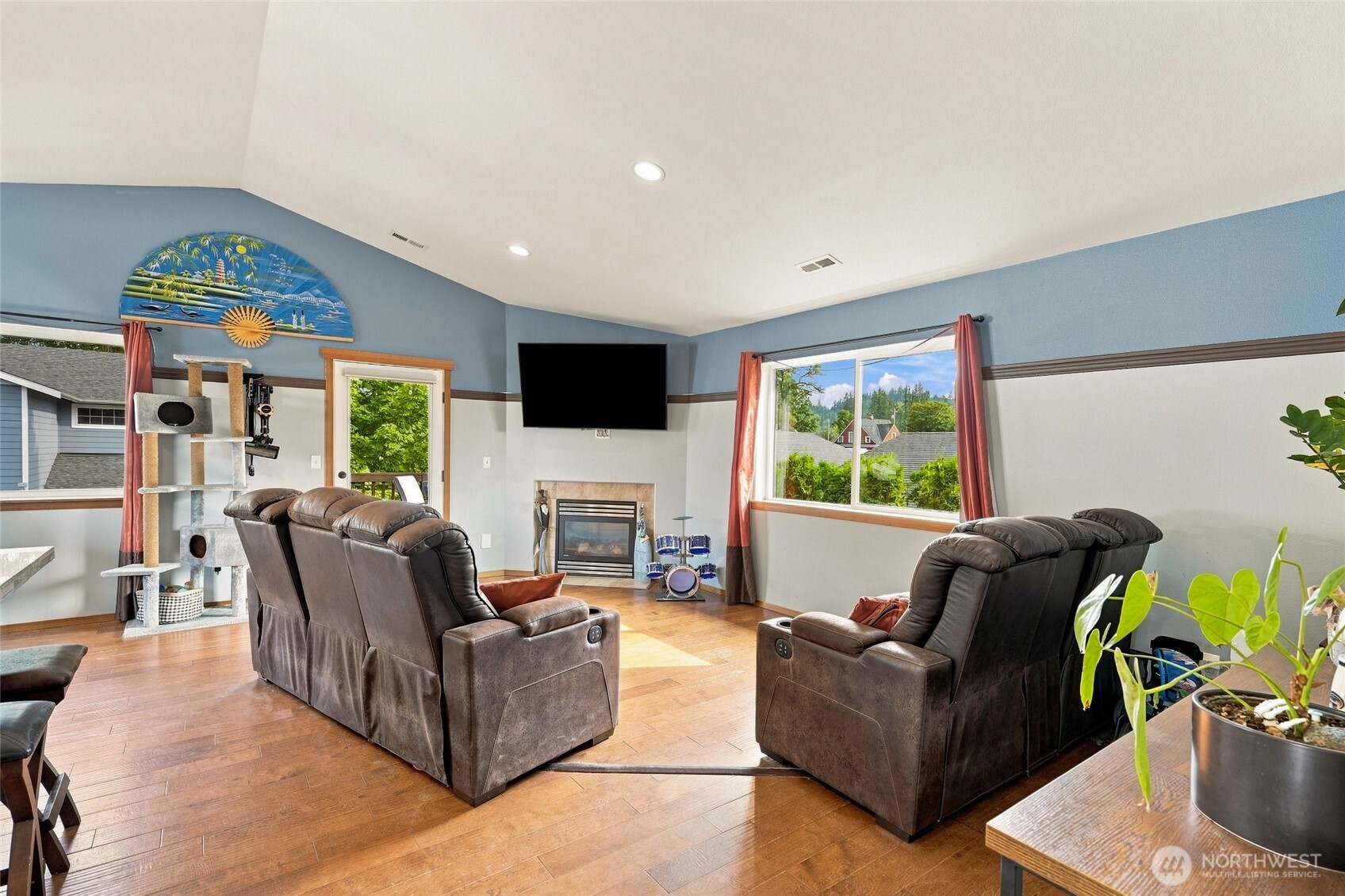 109 E Pioneer Street Property Photo 6