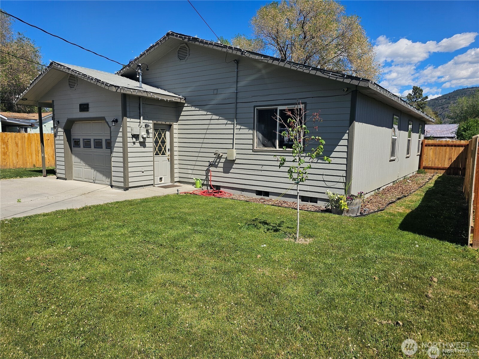 315 Juniper Street Property Photo 2