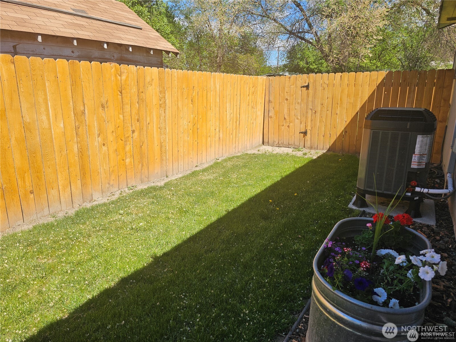 315 Juniper Street Property Photo 5