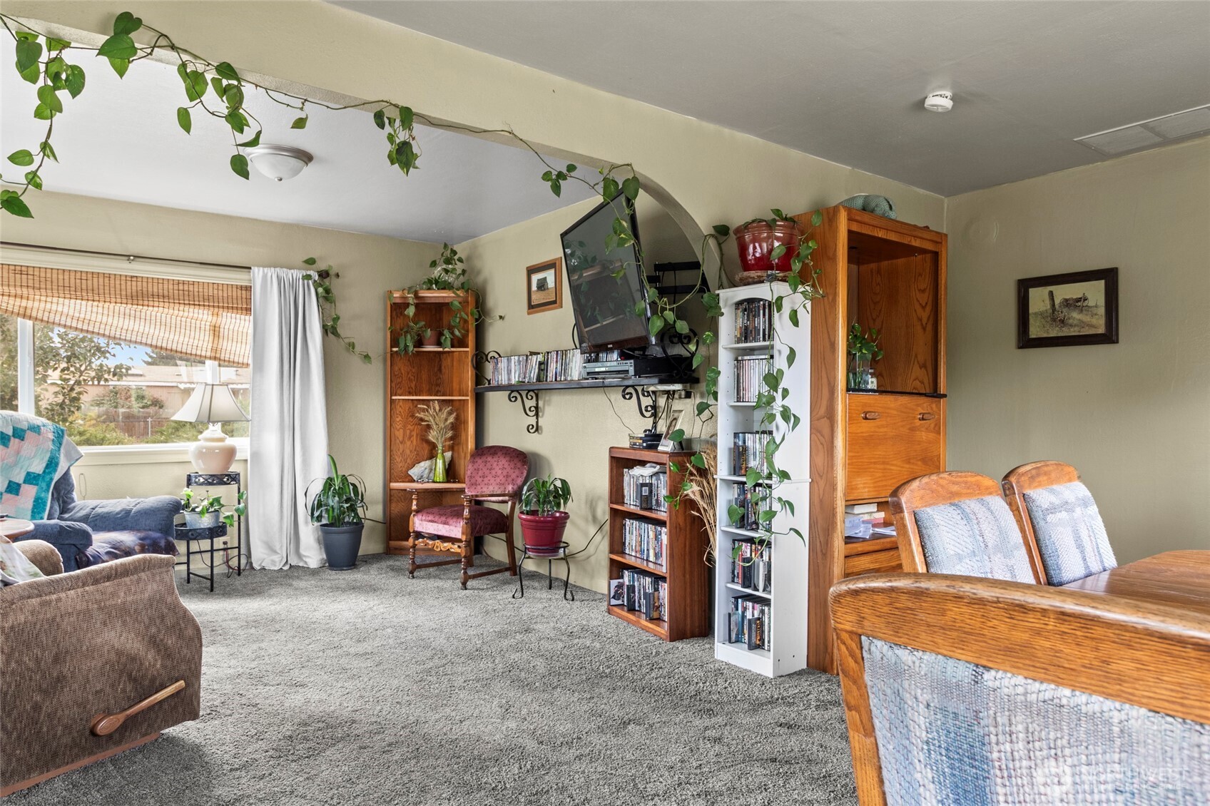 409 E Alder Avenue Property Photo 2