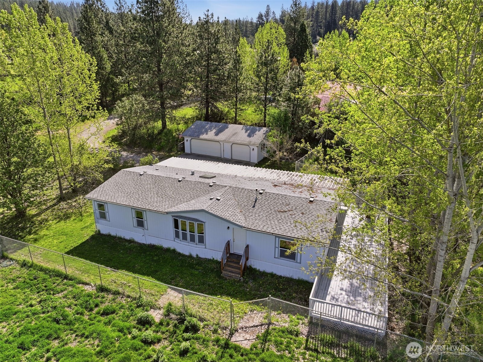 8325 N Lindgren Road Property Photo 1