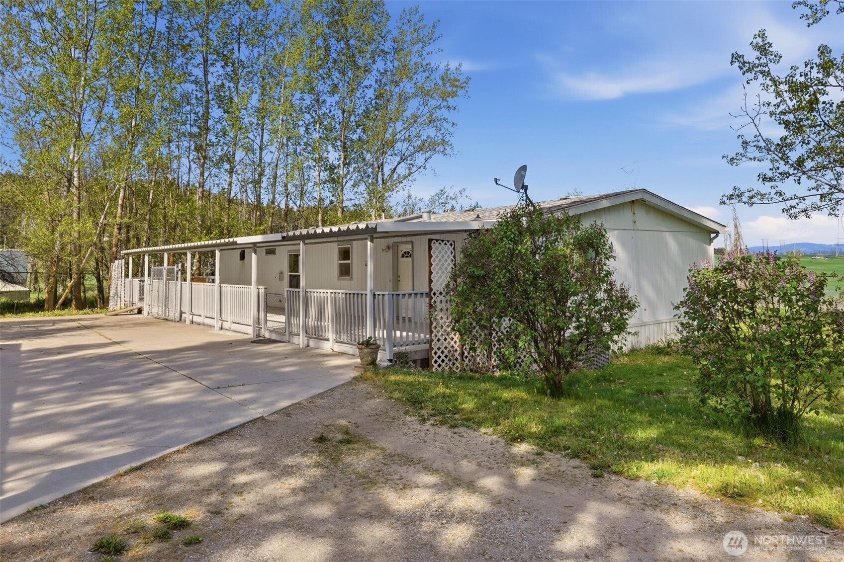 8325 N Lindgren Road Property Photo 2