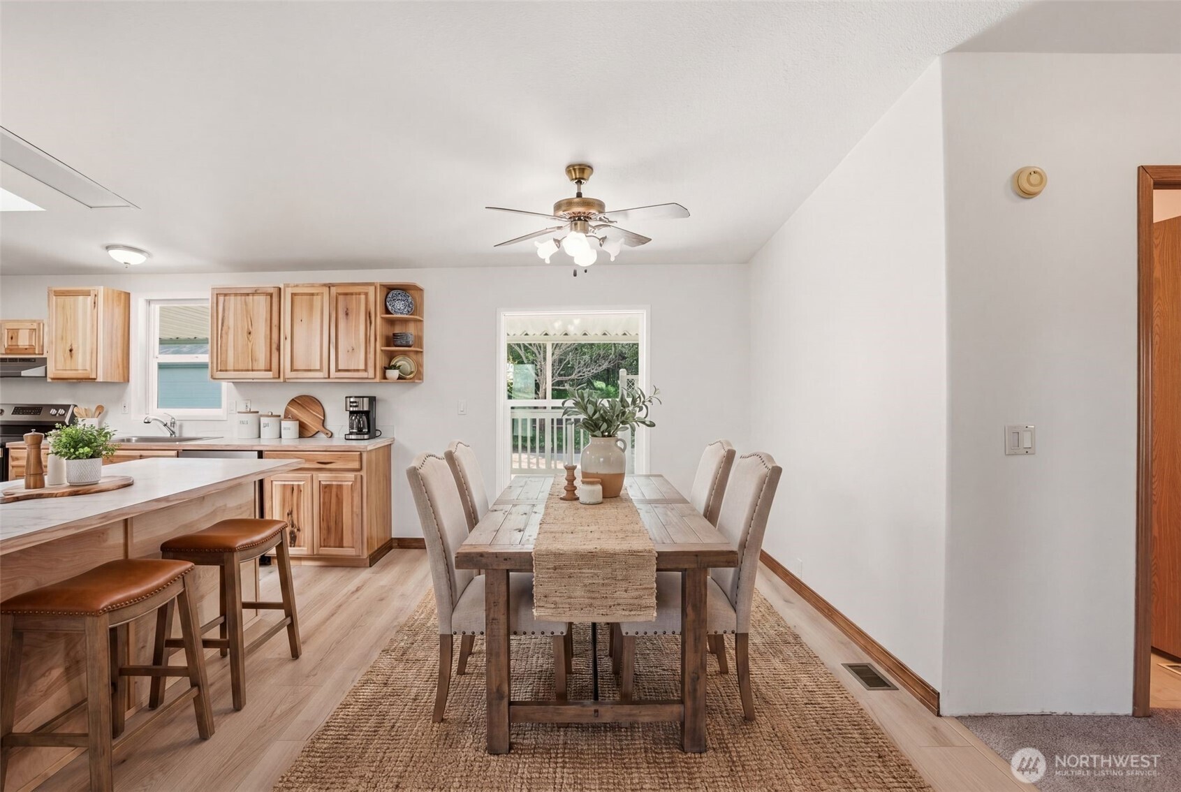 8325 N Lindgren Road Property Photo 7
