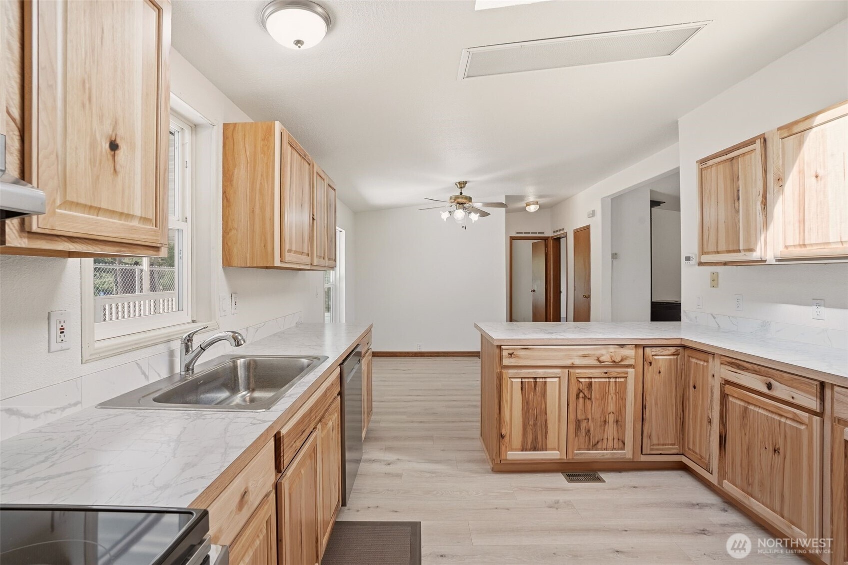 8325 N Lindgren Road Property Photo 9