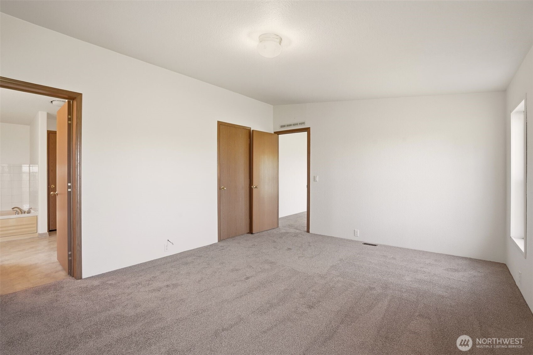 8325 N Lindgren Road Property Photo 14