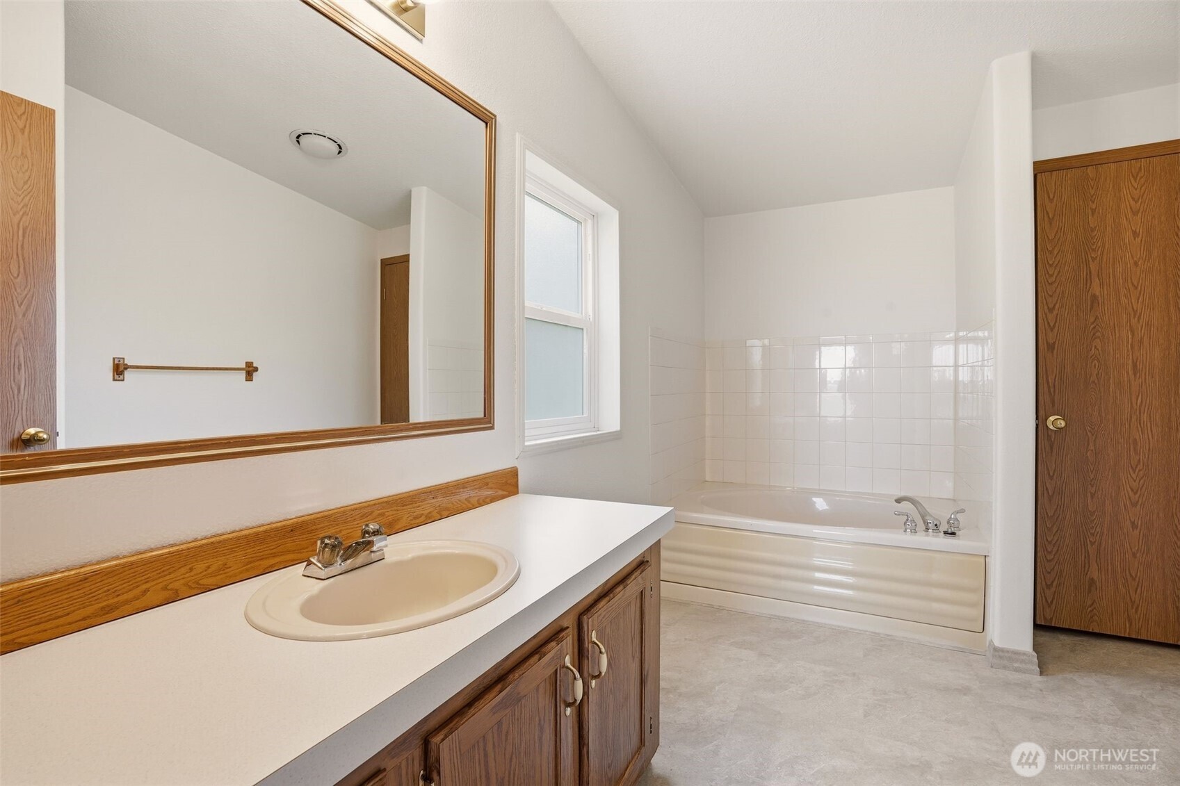 8325 N Lindgren Road Property Photo 16