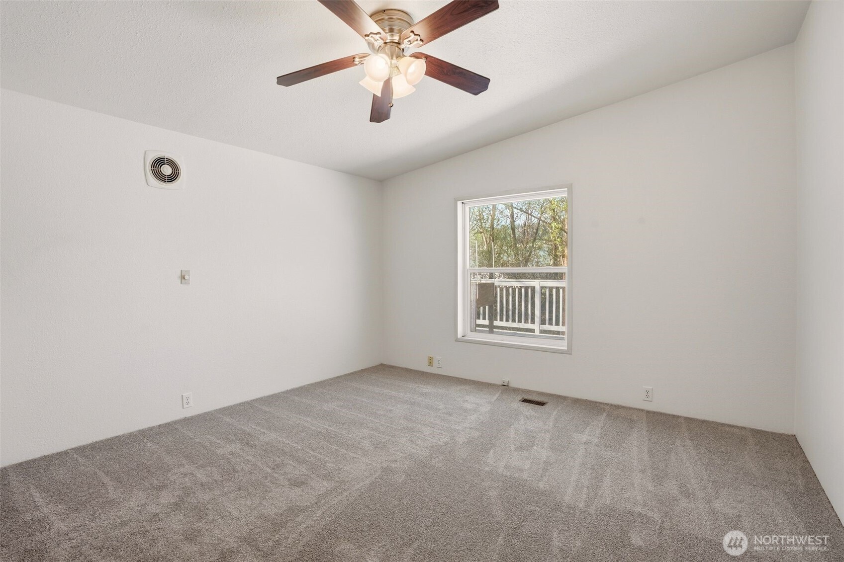 8325 N Lindgren Road Property Photo 18