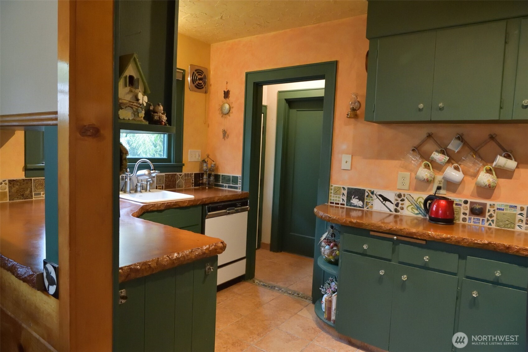 2733 Fir Street Property Photo 3