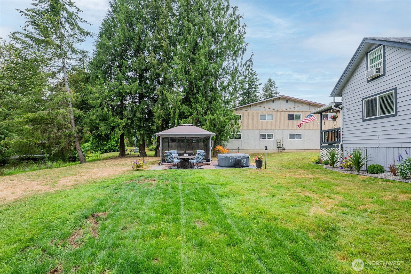 845 3rd Avenue Property Photo 34