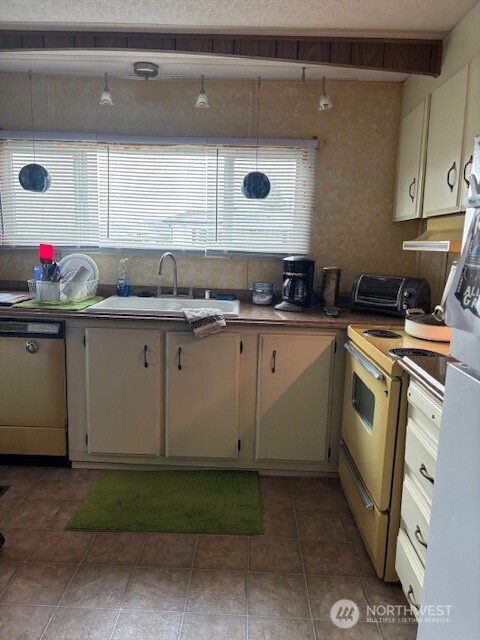1137 Spruce Drive Property Photo 7