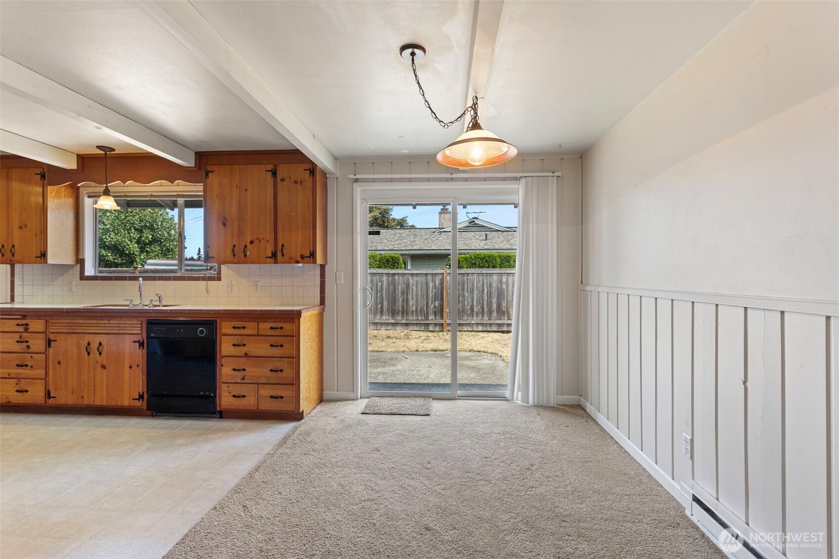 8821 52nd Drive Property Photo 4