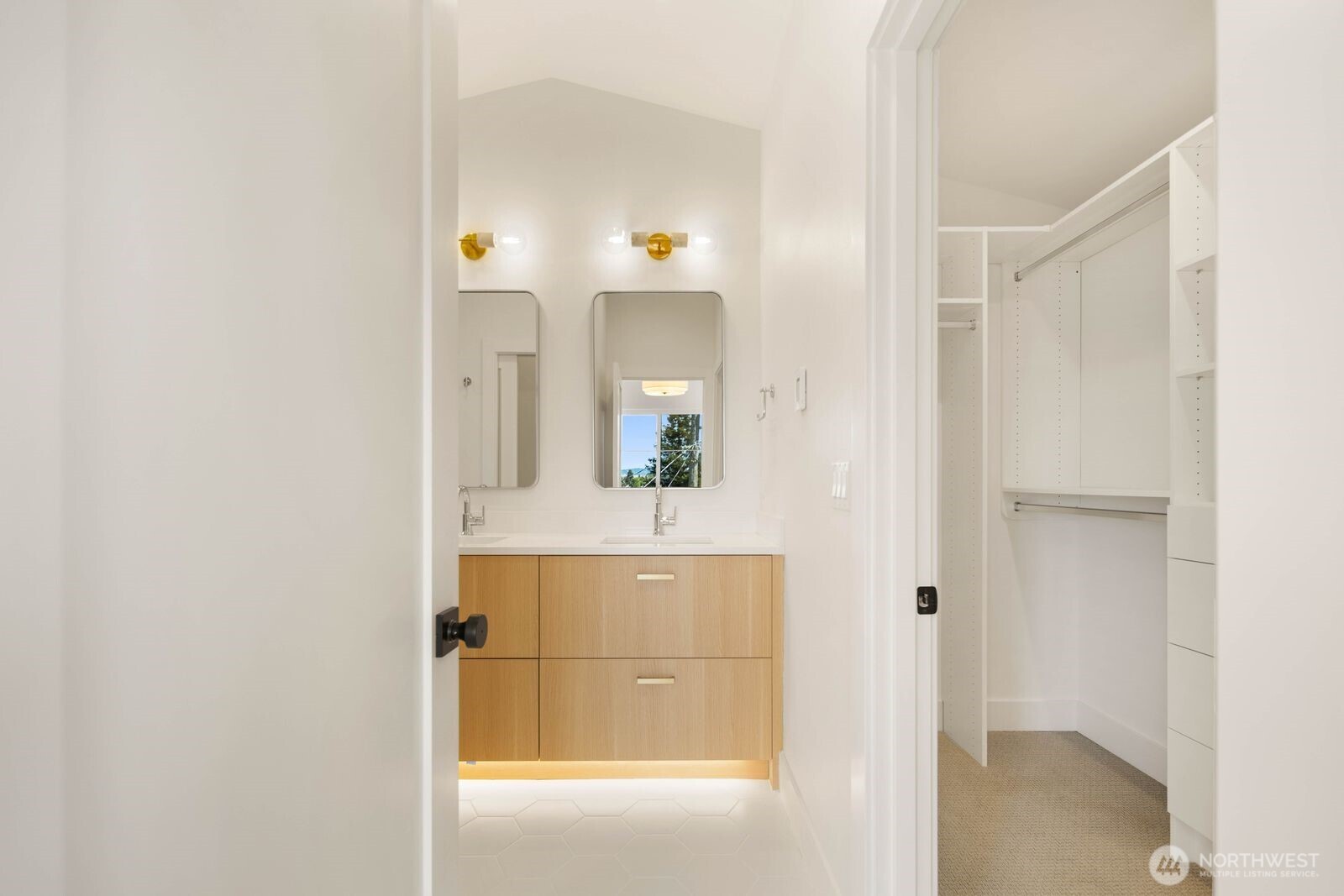 3930 S Angeline Street Property Photo 10