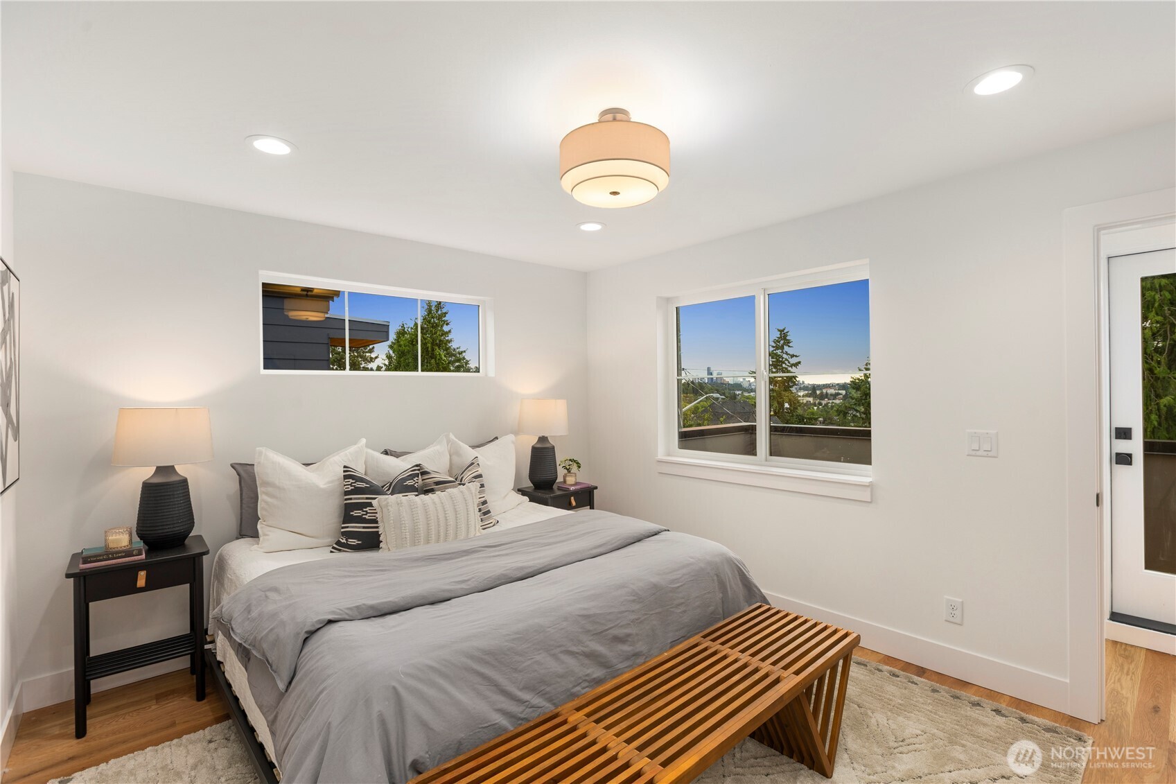 3930 S Angeline Street Property Photo 12