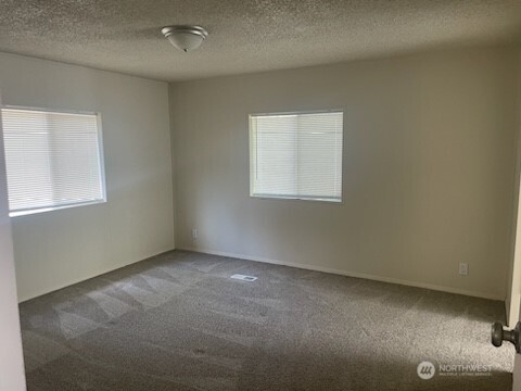 27367 Ne Lindvog Road Property Photo 3