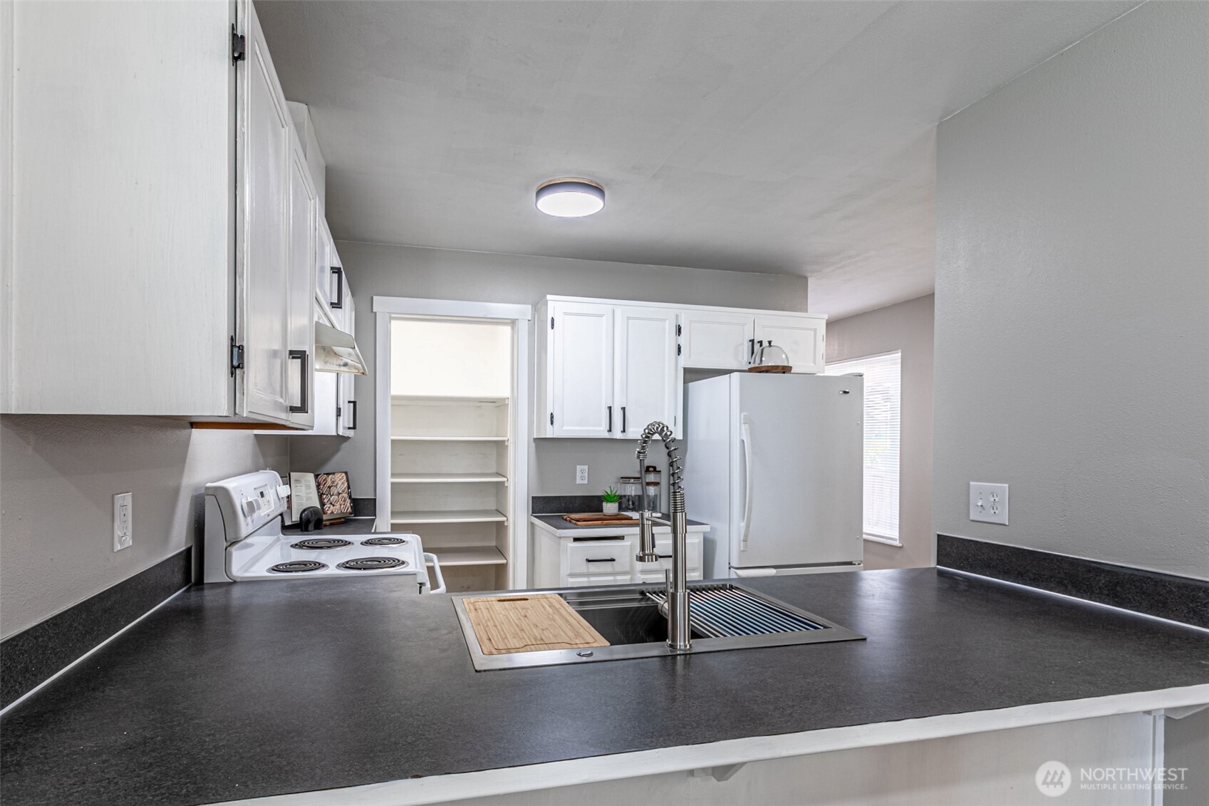 1320 S I Street Property Photo 8