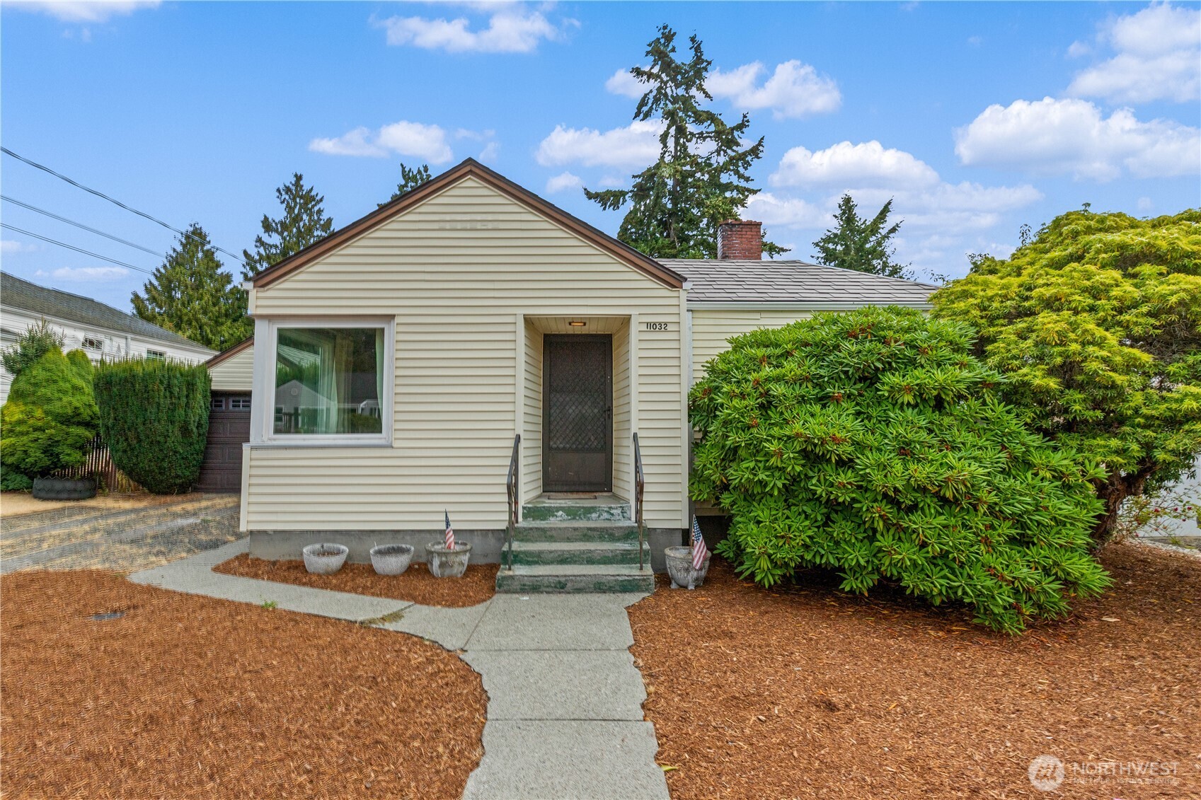 11032 Dayton Avenue Property Photo 1