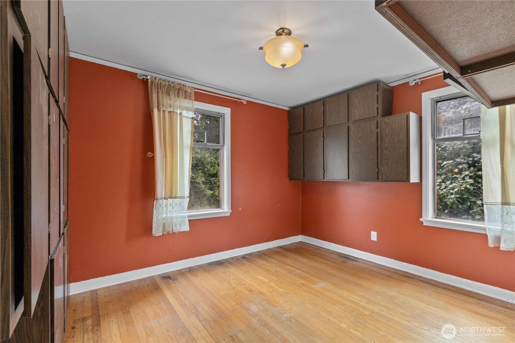 11032 Dayton Avenue Property Photo 6