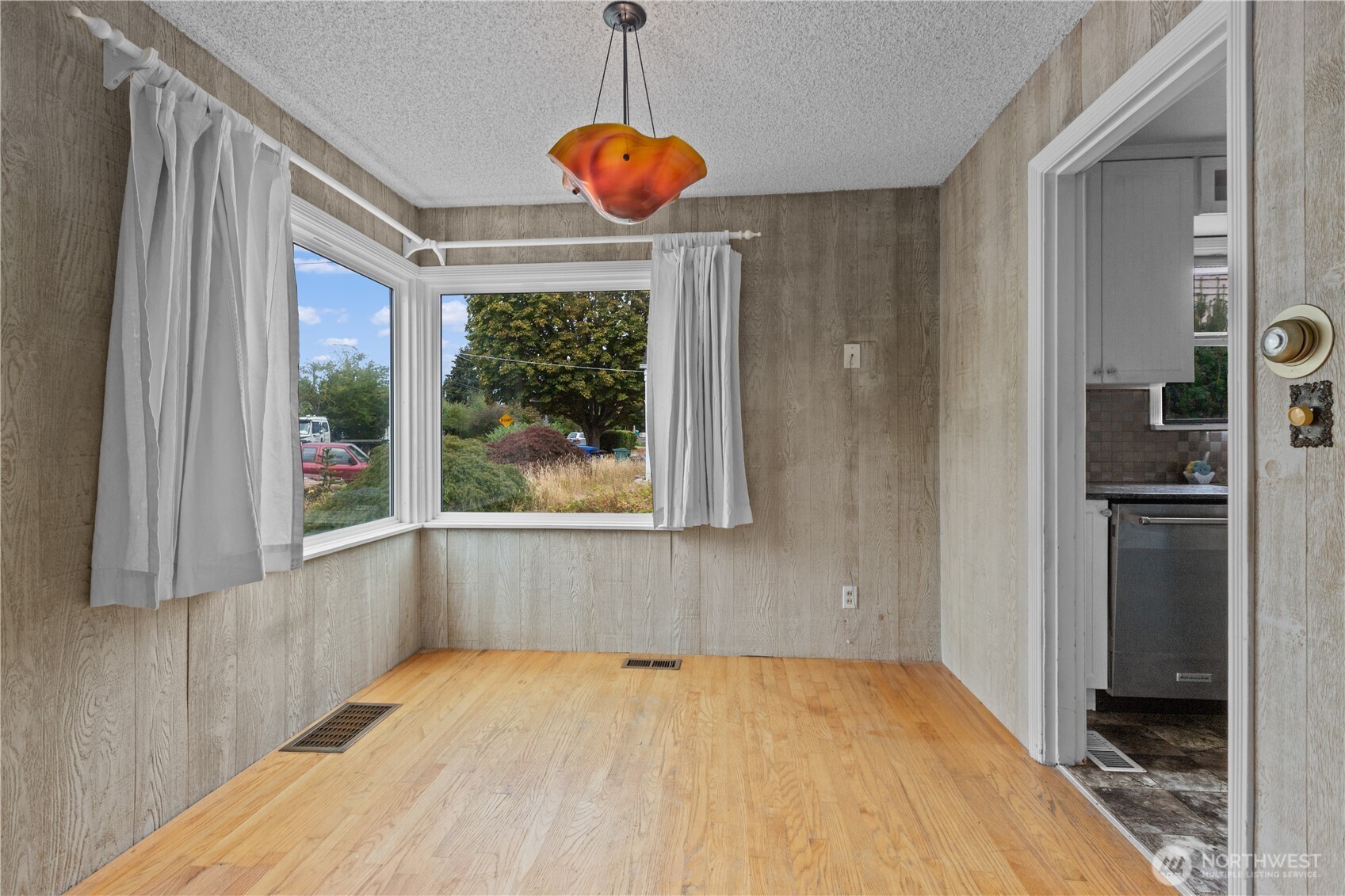 11032 Dayton Avenue Property Photo 7