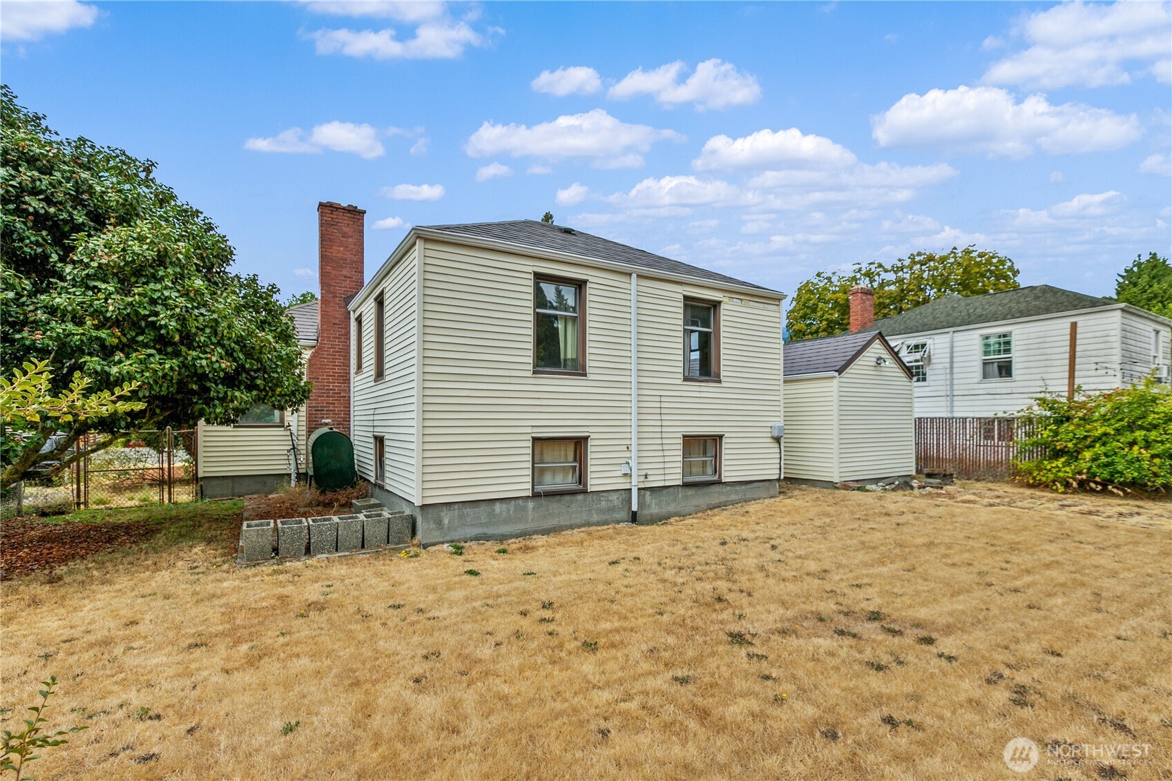 11032 Dayton Avenue Property Photo 10