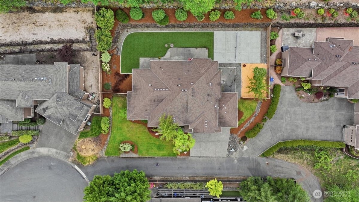 24121 Ne 1st Place Property Photo 24