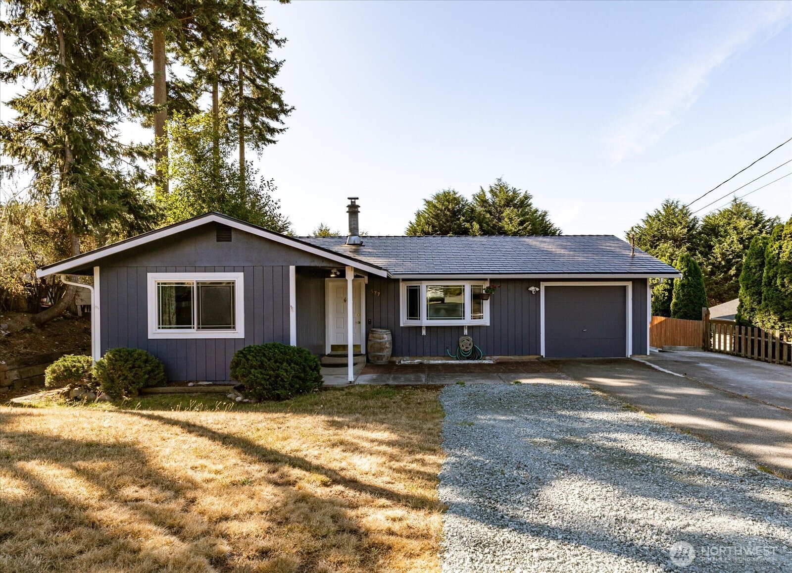 577 Salal St. Property Photo 4