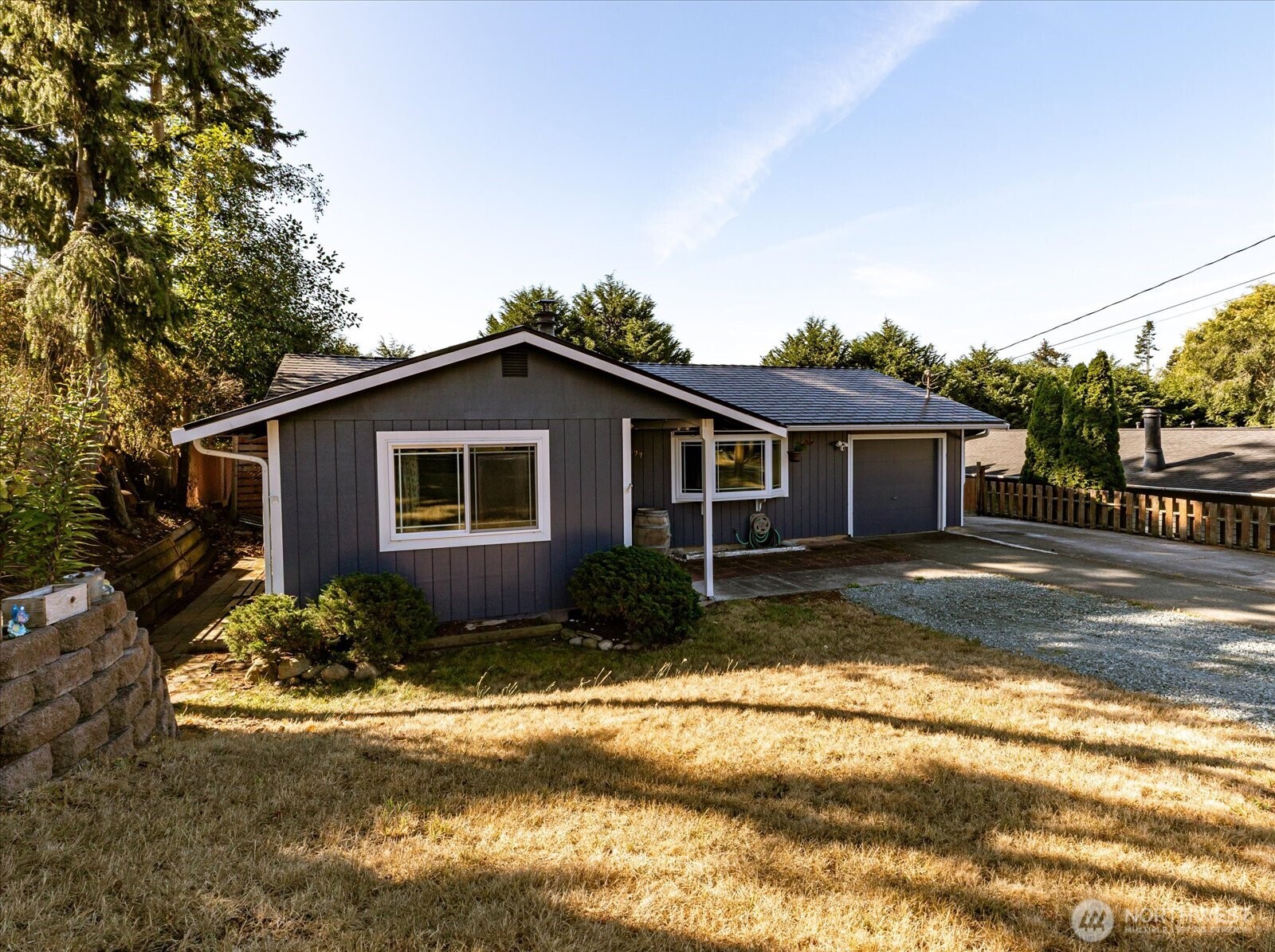 577 Salal St. Property Photo 5