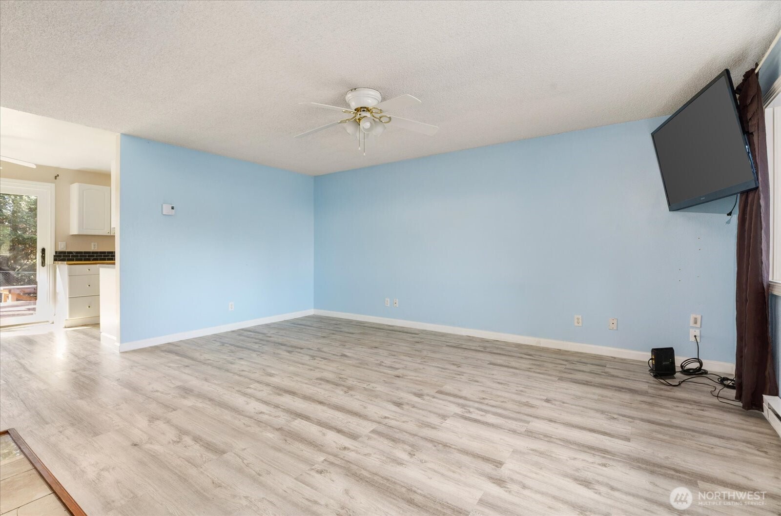 577 Salal St. Property Photo 6