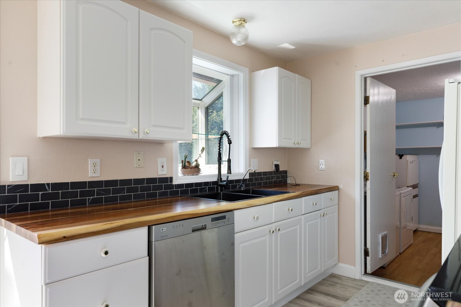 577 Salal St. Property Photo 12
