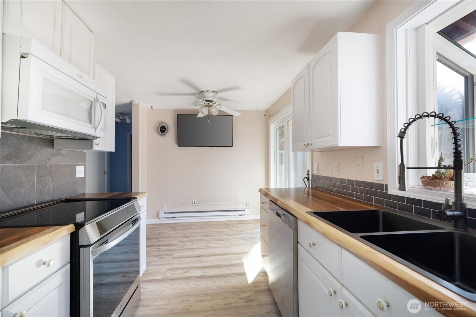 577 Salal St. Property Photo 13