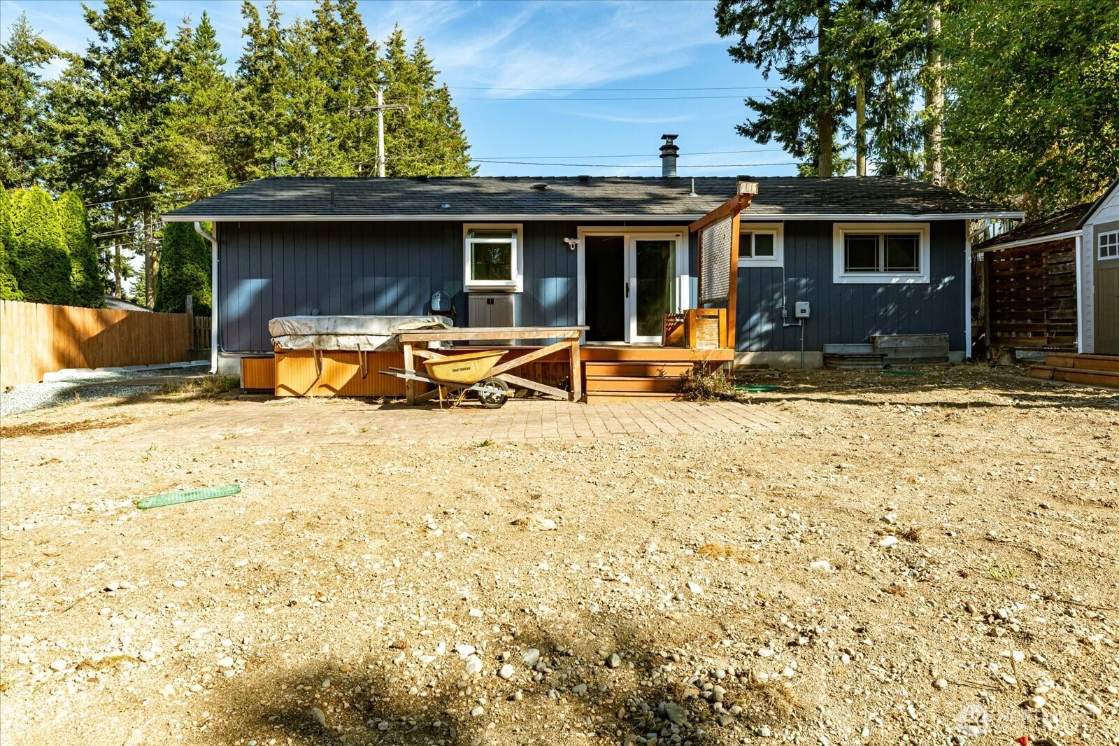 577 Salal St. Property Photo 27