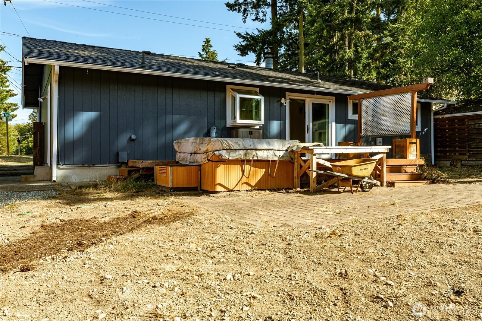 577 Salal St. Property Photo 28