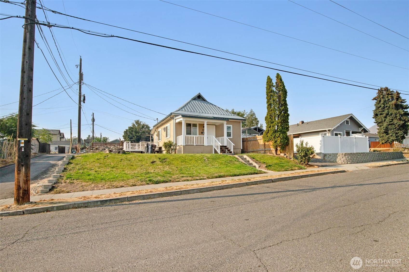 617 3rd Street Property Photo 2