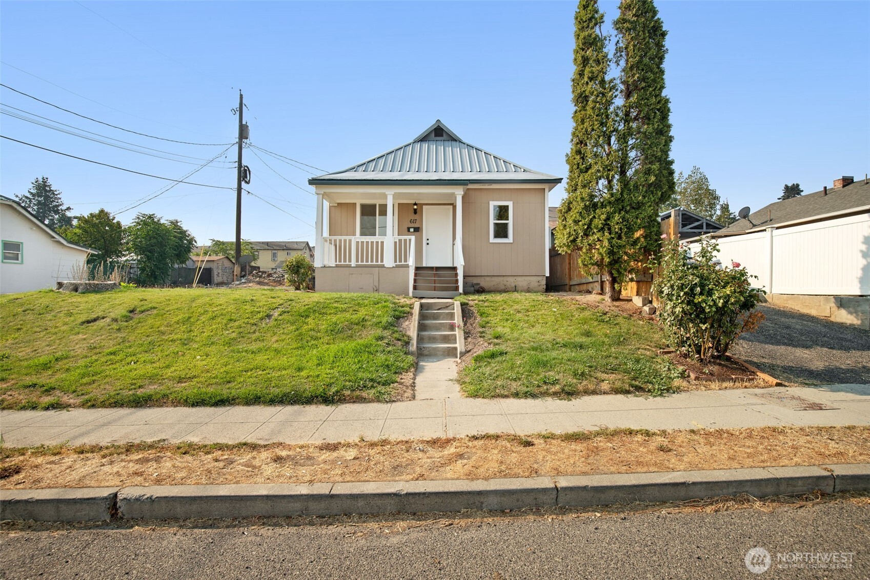 617 3rd Street Property Photo 3