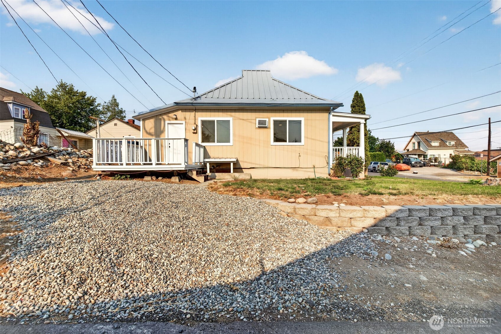 617 3rd Street Property Photo 4