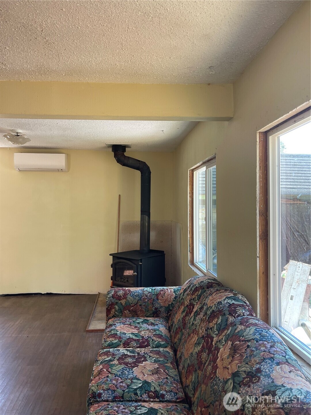 62 Urych Property Photo 3